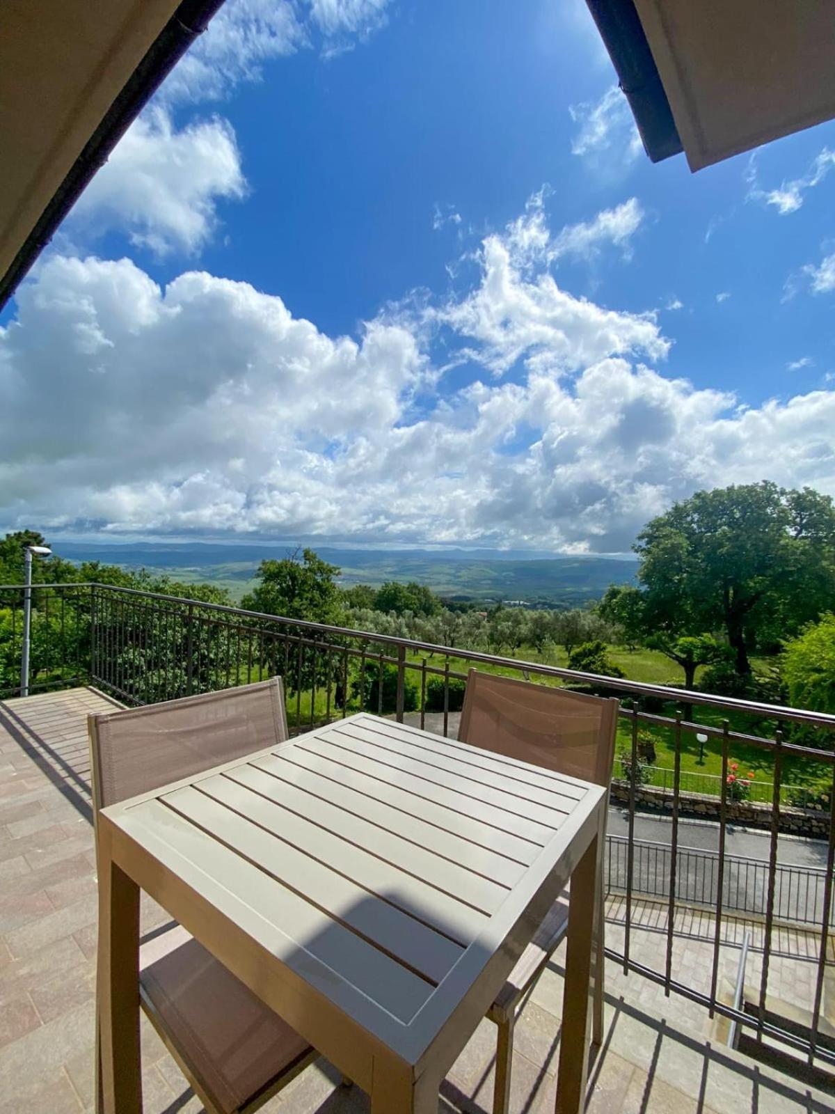 Casa Vacanze La Pineta Montalcino Eksteriør bilde